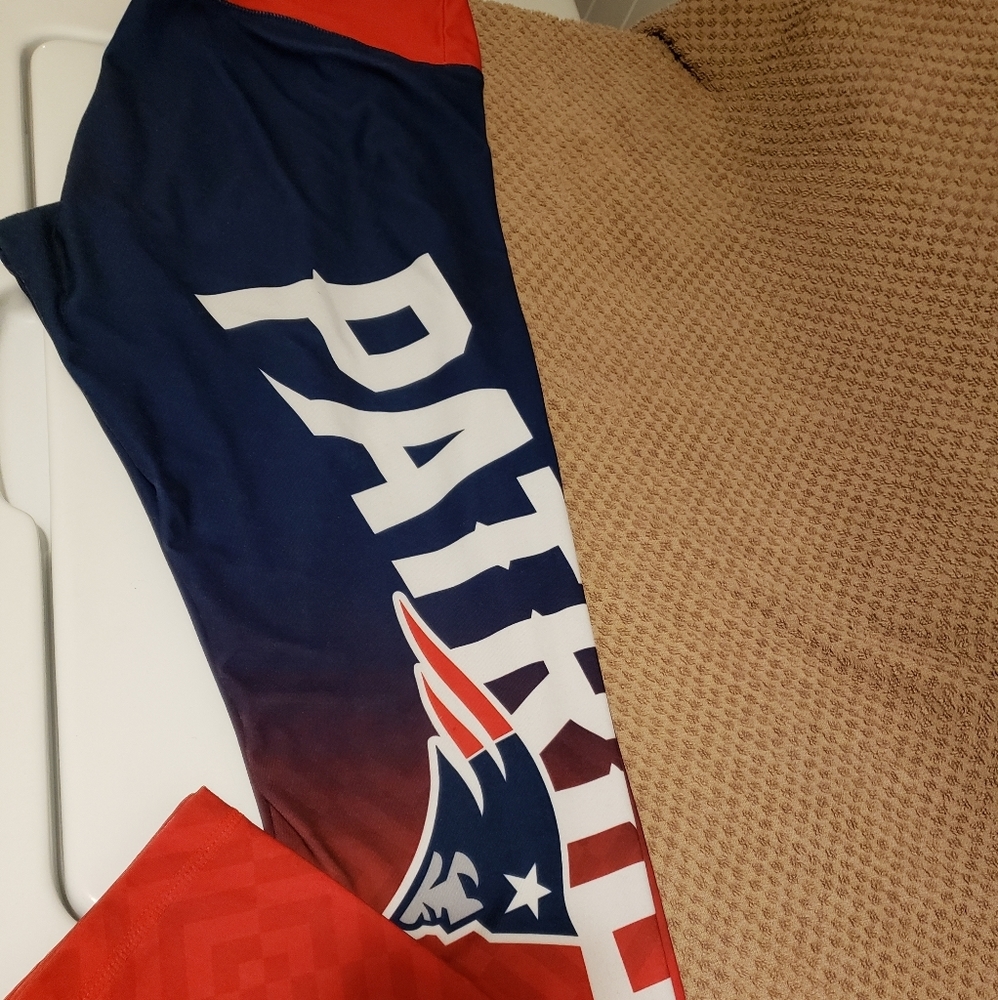 Womans large Patriots legging, sneakers sz 8.5